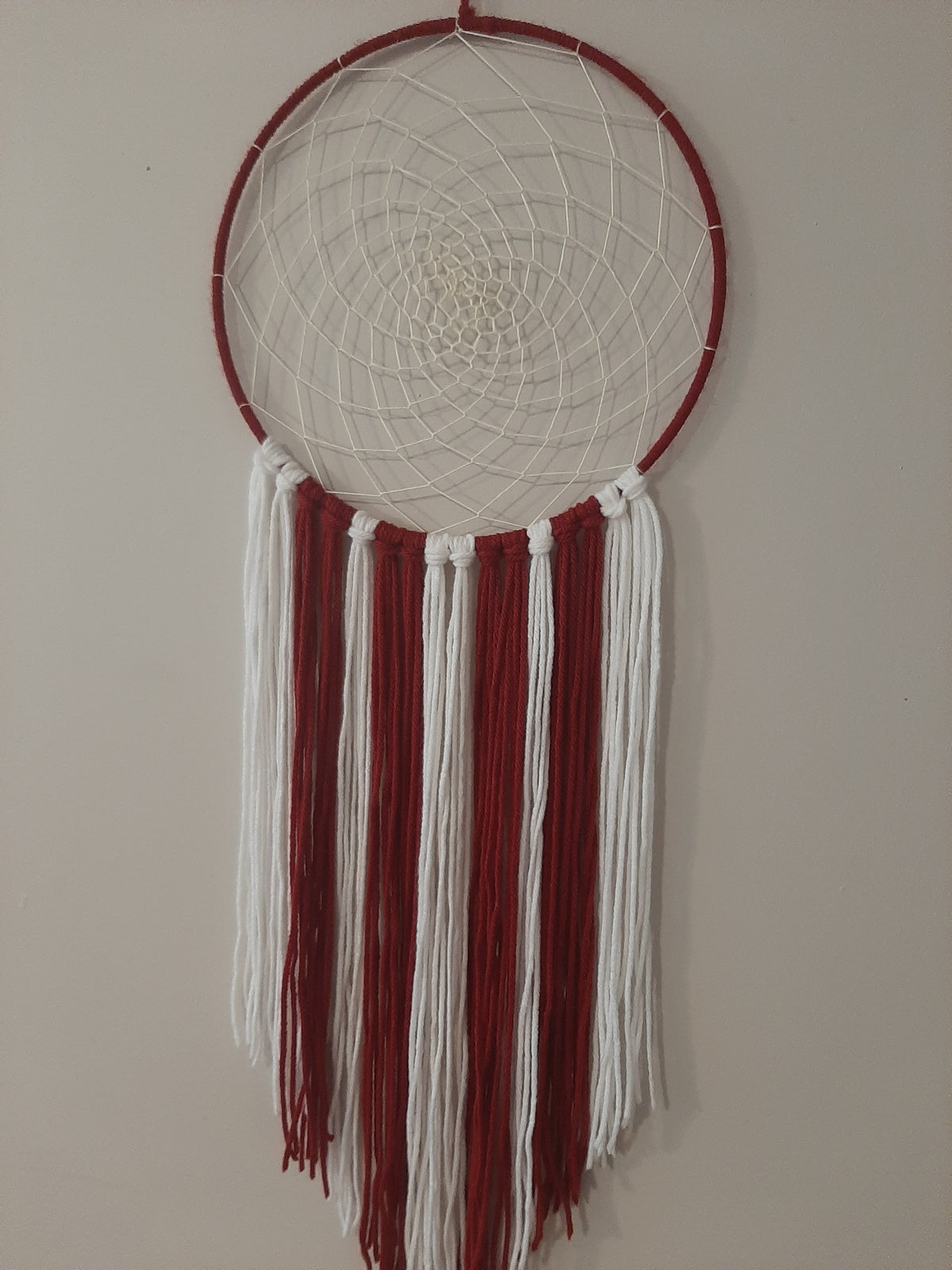 Wall Hanging 10" Crimson and White Full Circle SA #16