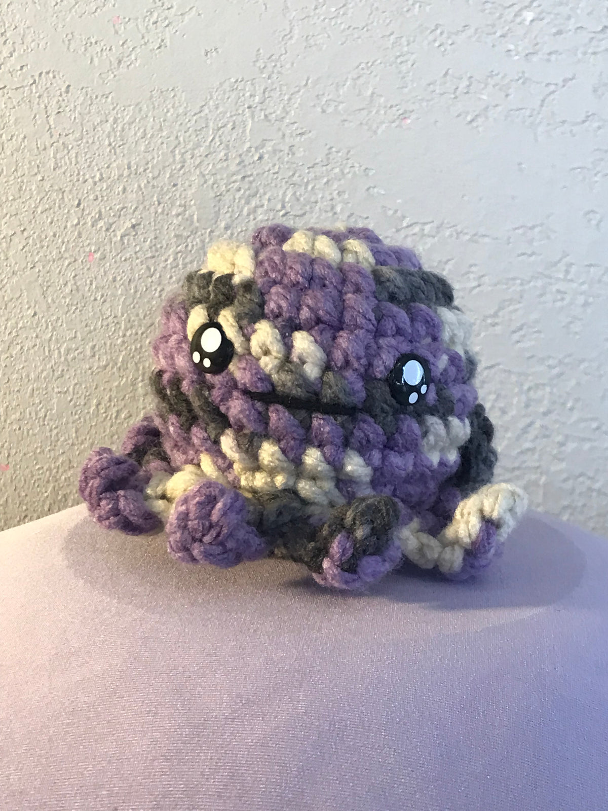 Crochet 3" x 3" Lavender Gray White Variegated Octopus SC #143