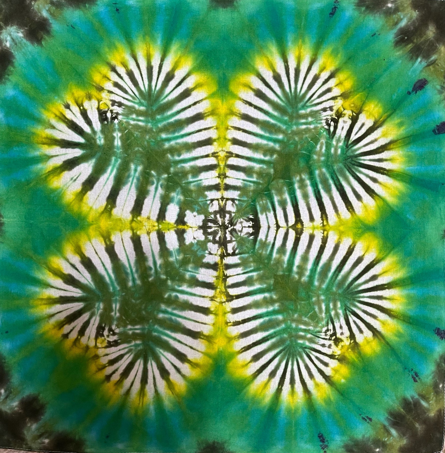 Bandana 22" x 22" Green Four Leaf Clover BA #058